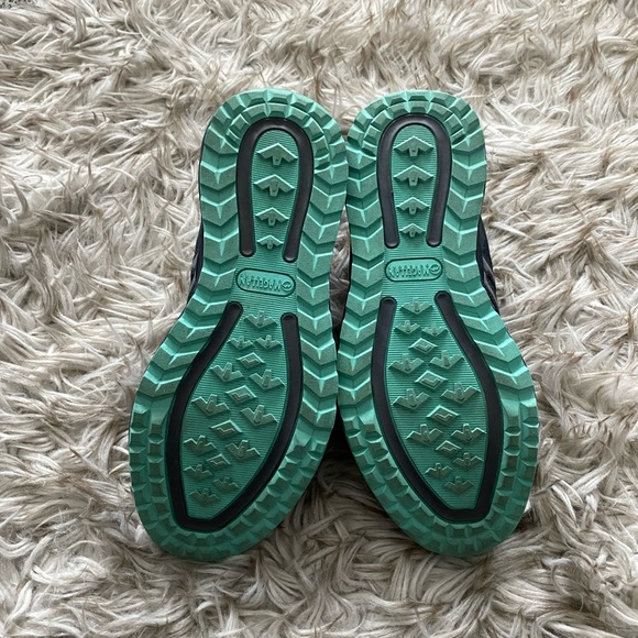 Magellan Hiking Shoes EUC - Picture 5 of 9